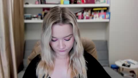 Snapshot of kara_smith_ chatting on July 9, 10:25 pm Kara. Off from 15th till 24th of December online show from July 9, 10:25 pm