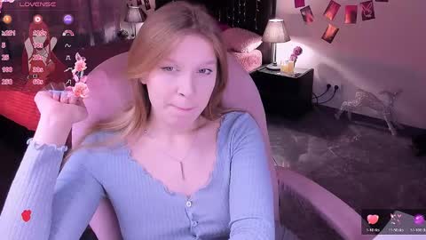 Snapshot of karambamoon chatting on April 25, 9:23 pm Lera online show from April 25, 9:23 pm
