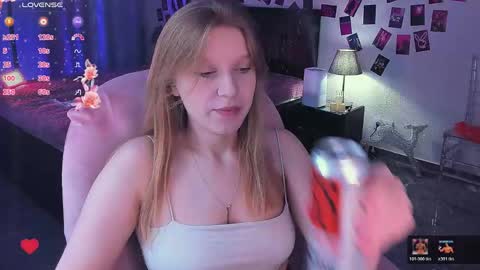 Snapshot of karambamoon chatting on May 31, 8:43 pm Lera online show from May 31, 8:43 pm