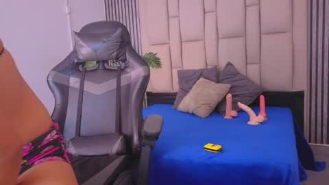 karamoss online show from April 16, 9:15 pm