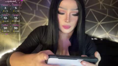 Snapshot of kardeyfynes chatting on December 5, 4:47 pm MARIA online show from December 5, 4:47 pm