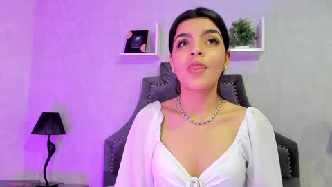 Snapshot of karelymitchel chatting on February 12, 2:56 pm Karely online show from February 12, 2:56 pm