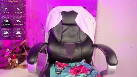 Snapshot of karelymitchel chatting on February 26, 1:43 pm Karely online show from February 26, 1:43 pm