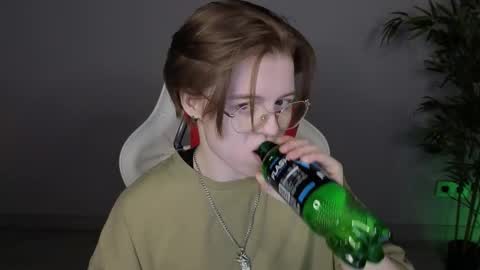 Karen online show from March 19, 8:51 am