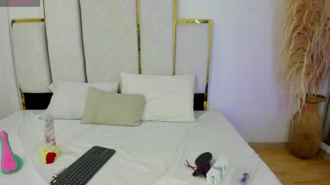 Karen  online show from April 8, 3:06 am