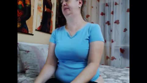 karenagirasoles online show from October 18, 3:24 pm