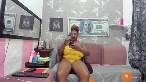 Snapshot of karenbis chatting on January 25, 11:43 pm Karen online show from January 25, 11:43 pm