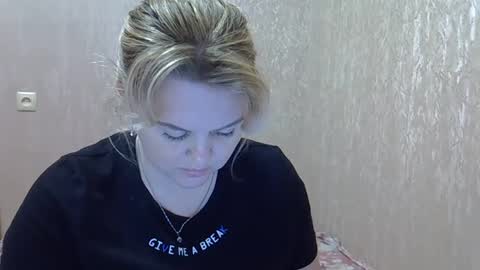 Snapshot of karennelsonx chatting on January 18, 7:37 pm karennelsonx online show from January 18, 7:37 pm