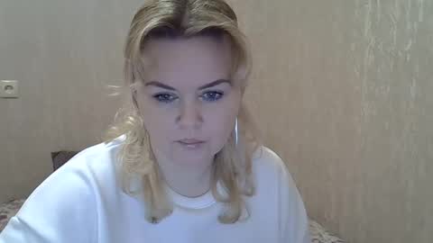 Snapshot of karennelsonx chatting on February 9, 2:18 pm karennelsonx online show from February 9, 2:18 pm