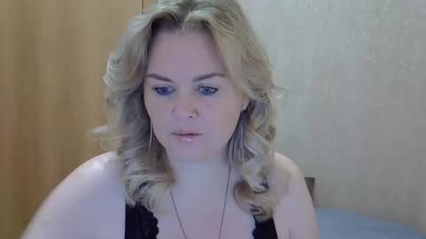 Snapshot of karennelsonx chatting on October 7, 8:22 am karennelsonx online show from October 7, 8:22 am