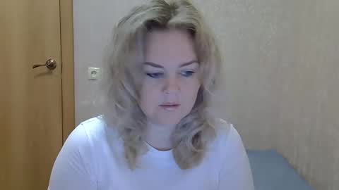 Snapshot of karennelsonx chatting on October 19, 1:12 pm karennelsonx online show from October 19, 1:12 pm