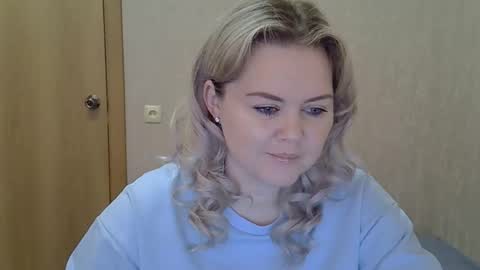 karennelsonx online show from March 20, 8:52 am