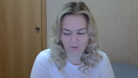 karennelsonx online show from April 8, 9:20 am