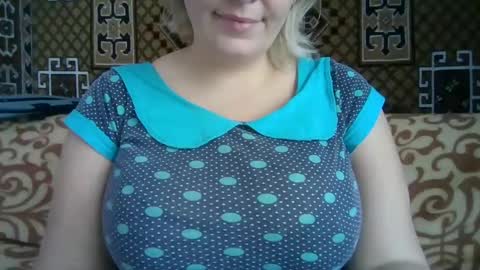 Snapshot of karilina_hi chatting on December 12, 8:25 am Karilina Hi online show from December 12, 8:25 am