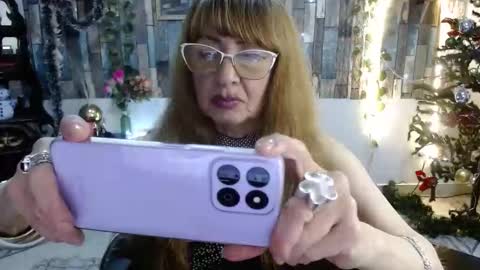 Snapshot of karima_sarabe chatting on December 13, 10:15 pm karima_sarabe online show from December 13, 10:15 pm