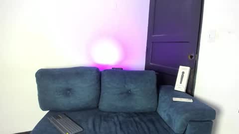 karinapreston_ online show from December 4, 8:28 pm