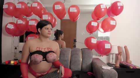 Snapshot of karinasimonz chatting on February 14, 10:50 pm KarinaSimonz online show from February 14, 10:50 pm