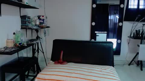 karlaluann online show from November 4, 1:10 pm