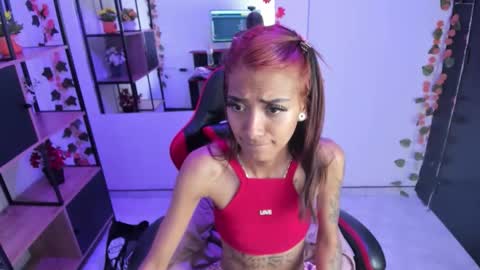 Snapshot of karlaslutskinny__ chatting on November 6, 8:32 pm karlaslutskinny__ online show from November 6, 8:32 pm