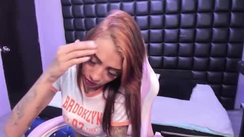 Snapshot of karlaslutskinny__ chatting on November 21, 4:05 pm karlaslutskinny__ online show from November 21, 4:05 pm