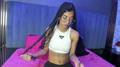 karlaslutskinny__ online show from May 21, 8:27 pm