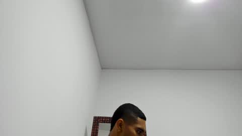 Snapshot of karljensen33 chatting on December 6, 4:25 am karlgenjen online show from December 6, 4:25 am