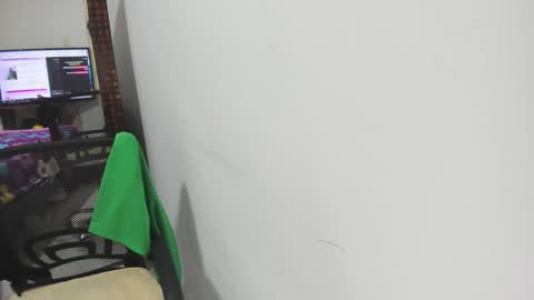 Snapshot of karljensen33 chatting on January 14, 6:07 pm karlgenjen online show from January 14, 6:07 pm