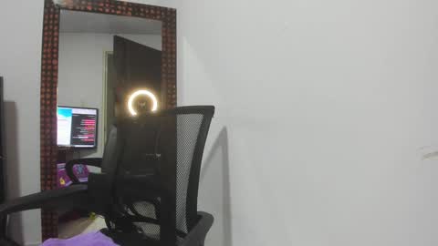 Snapshot of karljensen33 chatting on January 19, 2:15 am karlgenjen online show from January 19, 2:15 am