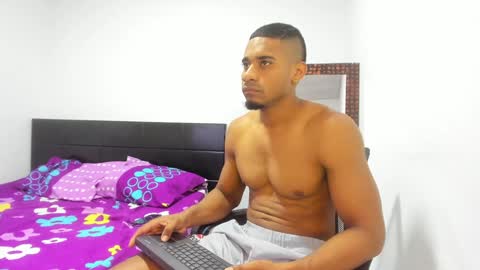 Snapshot of karljensen33 chatting on January 19, 9:34 pm karlgenjen online show from January 19, 9:34 pm