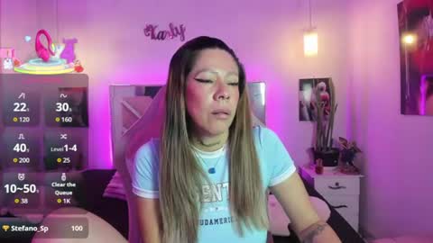 Snapshot of karly_moonn chatting on June 22, 7:44 pm Karly Moonns online show from June 22, 7:44 pm