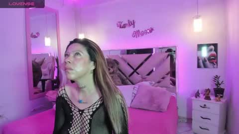 Snapshot of karly_moonn chatting on July 7, 12:42 pm Karly Moonns online show from July 7, 12:42 pm