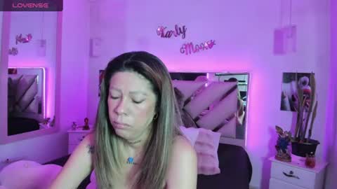 Snapshot of karly_moonn chatting on July 14, 10:21 am Karly Moonns online show from July 14, 10:21 am