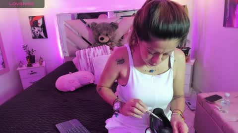 Snapshot of karly_moonn chatting on July 17, 12:39 am Karly Moonns online show from July 17, 12:39 am