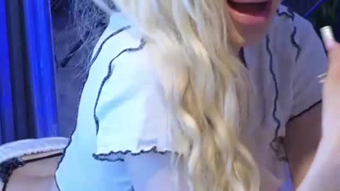 Julia online show from June 30, 7:48 pm