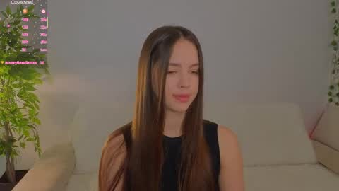 Snapshot of karoledemara chatting on May 16, 7:05 am Molly online show from May 16, 7:05 am