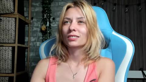 karoline121 online show from September 18, 11:51 pm