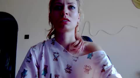 karoline121 online show from November 2, 9:00 am