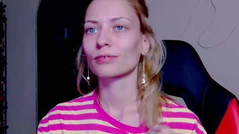 karoline121 online show from November 7, 8:53 pm