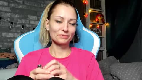 karoline121 online show from December 15, 8:46 pm