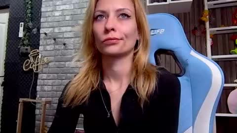 karoline121 online show from March 3, 7:31 pm