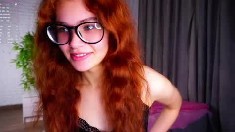 Snapshot of karolinerush chatting on May 16, 1:43 pm lina online show from May 16, 1:43 pm