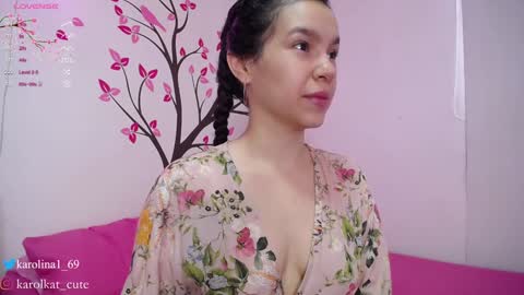 Snapshot of karolkat_1 chatting on December 2, 1:57 pm Karolina 3 online show from December 2, 1:57 pm