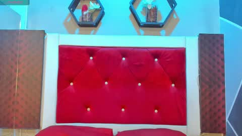 Snapshot of karoll014 chatting on September 18, 11:45 am Karol online show from September 18, 11:45 am