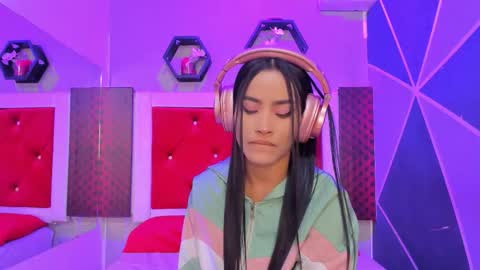 Snapshot of karoll014 chatting on October 6, 11:40 am Karol online show from October 6, 11:40 am