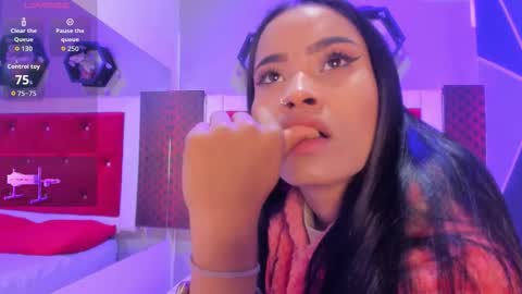 Snapshot of karoll014 chatting on December 16, 12:10 pm Karol online show from December 16, 12:10 pm