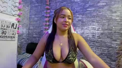Snapshot of karoll__sex chatting on December 14, 12:43 pm KAROLL online show from December 14, 12:43 pm