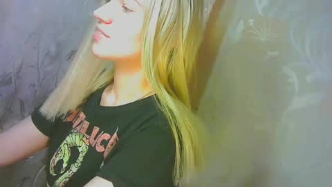 Snapshot of karolynafox chatting on September 12, 8:14 am Caroline Fox online show from September 12, 8:14 am