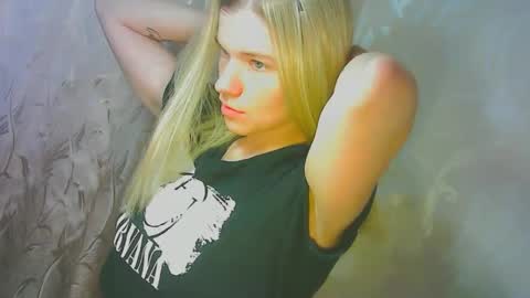 Snapshot of karolynafox chatting on September 14, 8:57 am Caroline Fox online show from September 14, 8:57 am