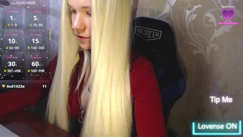 Snapshot of karolynafox chatting on March 8, 8:40 am Caroline Fox online show from March 8, 8:40 am