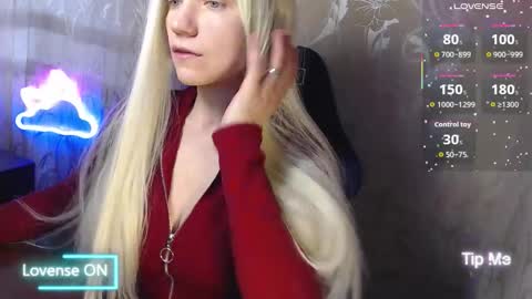 Snapshot of karolynafox chatting on March 13, 9:05 am Caroline Fox online show from March 13, 9:05 am